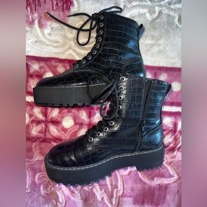 Women’s black boots size 9